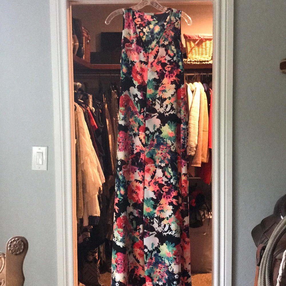 Sleeveless floral dress